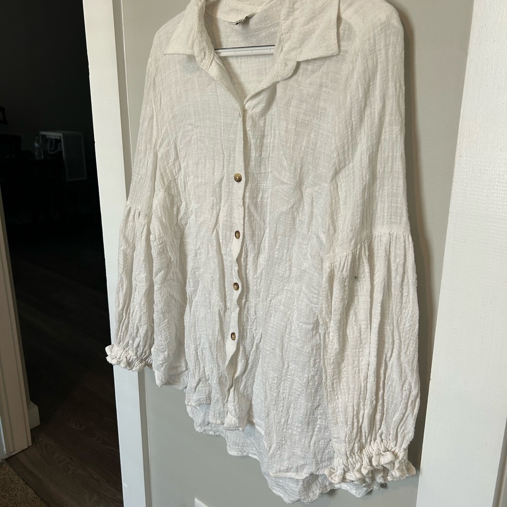 Peasant sleeve Women's White Button-Front Lightweight Blouse